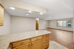 585 Zumbrota Ave, Zumbrota, MN 55992 - Photo 8