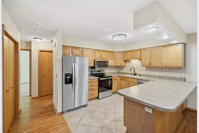 585 Zumbrota Avenue, Zumbrota, MN 55992 - Photo 6