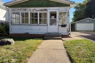 915 4th St S, Stillwater, MN 55082 - Photo 2