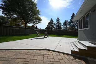 624 Hennes Ave, Shakopee, MN 55379 - Photo 36