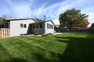 624 Hennes Ave, Shakopee, MN 55379 - Photo 42