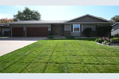 624 Hennes Avenue, Shakopee, MN 55379 - Photo 2