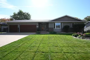 624 Hennes Ave, Shakopee, MN 55379 - Photo 2