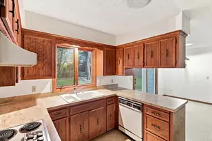 313 Brandywine Dr, Burnsville, MN 55337 - Photo 8