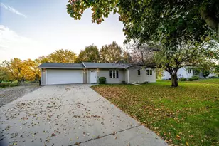 801 19th St SE, Willmar, MN 56201 - Photo 2