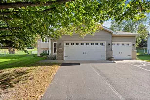 6982 Carlyle Rd, Woodbury, MN 55125 - Photo 2