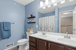 492 Willoughby Way W, Minnetonka, MN 55305 - Photo 8
