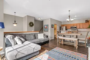 492 Willoughby Way W, Minnetonka, MN 55305 - Photo 2