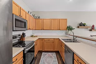 492 Willoughby Way W, Minnetonka, MN 55305 - Photo 4