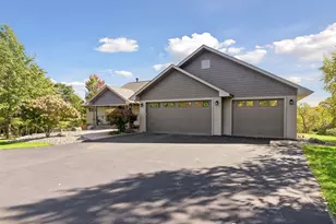 555 Chinnock Ln, River Falls, WI 54022 - Photo 6