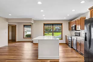 9813 Wedgewood Cir, Woodbury, MN 55125 - Photo 16