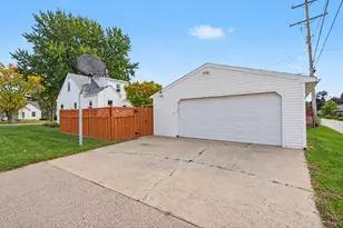 233 5th Ave NE, Osseo, MN 55369 - Photo 4
