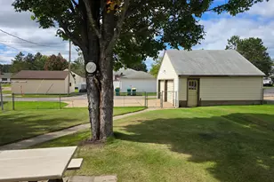 629 3rd St, Nashwauk, MN 55769 - Photo 10