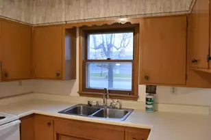 402 Maple Ln, Moorhead, MN 56560 - Photo 6