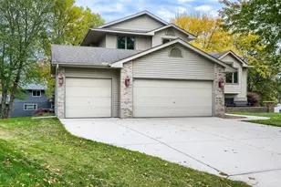 1317 Schooner Ct, Woodbury, MN 55125 - Photo 4