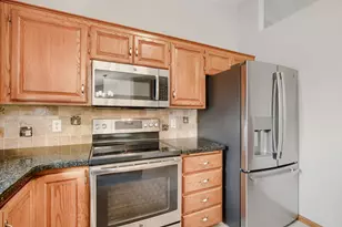 1317 Schooner Ct, Woodbury, MN 55125 - Photo 10