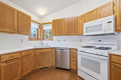 1903 Granite Avenue N, Oakdale, MN 55128 - Photo 8