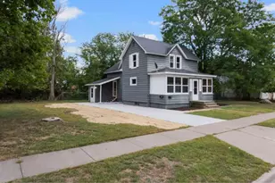 524 S Dakota Ave, New Richmond, WI 54017 - Photo 1