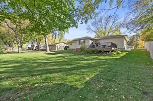 911 Neal Ave SW, Hutchinson, MN 55350 - Photo 66