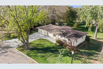 911 Neal Avenue SW, Hutchinson, MN 55350 - Photo 6