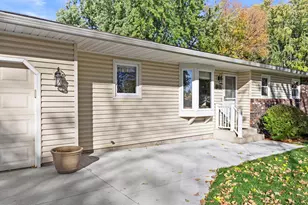 911 Neal Ave SW, Hutchinson, MN 55350 - Photo 16
