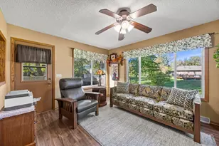911 Neal Ave SW, Hutchinson, MN 55350 - Photo 2