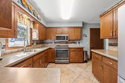 911 Neal Avenue SW, Hutchinson, MN 55350 - Photo 30