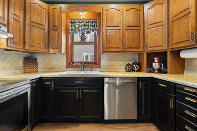 911 6th Street NW, Austin, MN 55912 - Photo 6