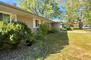 2819 Farrington St, Roseville, MN 55113 - Photo 4