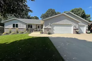 126 Linden Ave, Alexandria, MN 56308 - Photo 1