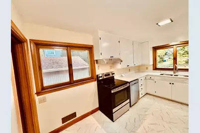 840 Montana Avenue W, Saint Paul, MN 55117 - Photo 8