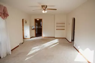 227 E 9th St, Blue Earth, MN 56013 - Photo 8