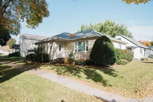227 E 9th St, Blue Earth, MN 56013 - Photo 2