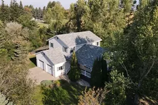 322 Oriole Ave N, Thief River Falls, MN 56701 - Photo 2