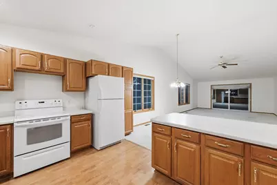 324 Valley View Drive SE, Willmar, MN 56201 - Photo 6
