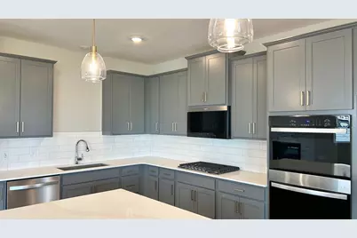 2147 Bluff Heights Drive, Shakopee, MN 55379 - Photo 2