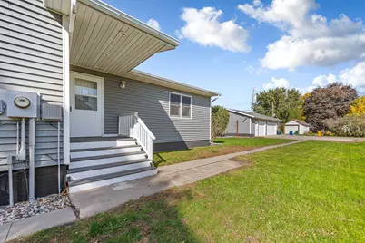 1009 S Jefferson Street, New Ulm, MN 56073 - Photo 2