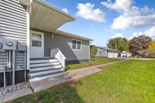 1009 S Jefferson St, New Ulm, MN 56073 - Photo 2