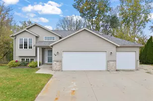 19 Rollins Dr, Elgin, MN 55932 - Photo 2