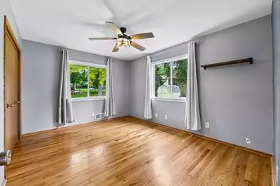 1370 Valley View Road, Chaska, MN 55318 - Photo 12