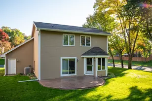 915 Park Knoll Dr, Eagan, MN 55123 - Photo 26