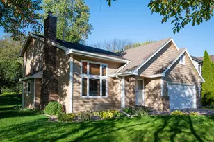 915 Park Knoll Dr, Eagan, MN 55123 - Photo 2
