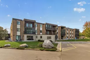 2690 Oxford St N, Roseville, MN 55113 - Photo 2