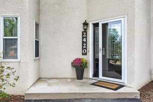 2420 Simpson St, Roseville, MN 55113 - Photo 4