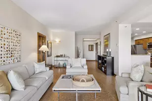 1201 Yale Pl, Minneapolis, MN 55403 - Photo 2