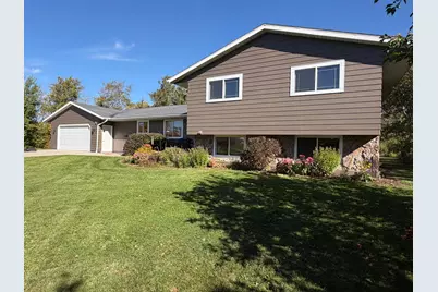 506 16th Avenue NE, Roseau, MN 56751 - Photo 1