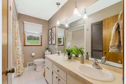 116 Meadow Circle N, Burnsville, MN 55337 - Photo 12