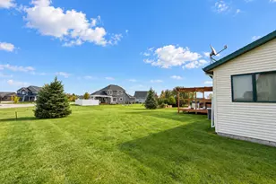 656 Westminster Dr, Moorhead, MN 56560 - Photo 4