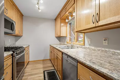 1085 Robert Place SW, Owatonna, MN 55060 - Photo 8