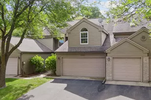 1640 Rose Hill Cir, Saint Paul, MN 55108 - Photo 2
